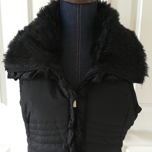 puffer vest with faux fur collar